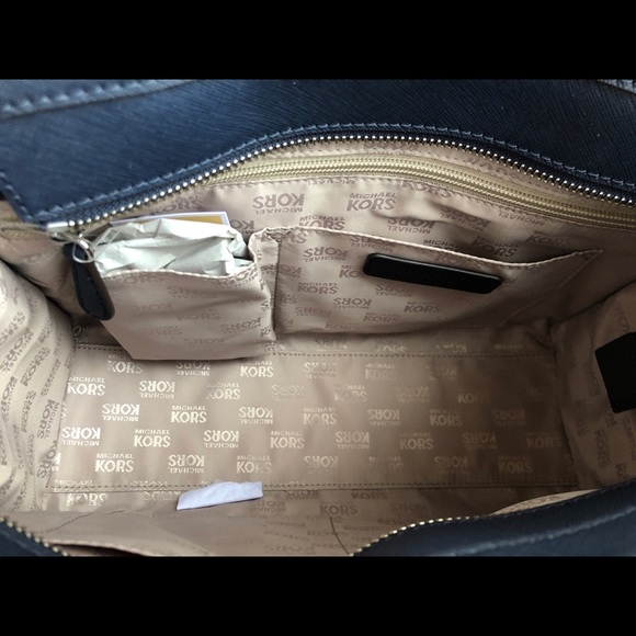 ๐NWT Michael Kors Medium Satchel Bag navy - Picture 6 of 6